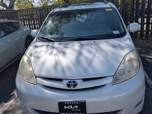 Used 2008 Toyota Sienna XLE FWD image 4