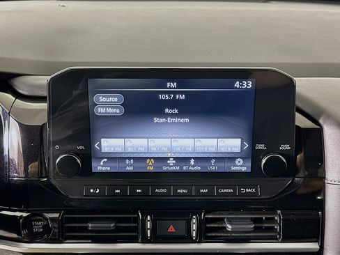 Used 2025 Nissan Pathfinder SL AWD/4WD image 19