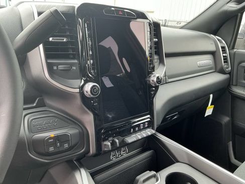 New 2026 RAM 2500 Big Horn AWD/4WD image 32