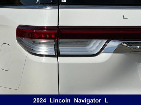 Used 2024 Lincoln Navigator L Reserve AWD/4WD image 43