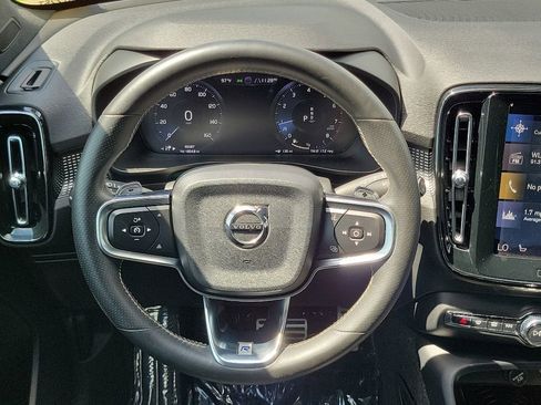 Used 2019 Volvo XC40 T5 R-Design AWD/4WD image 17