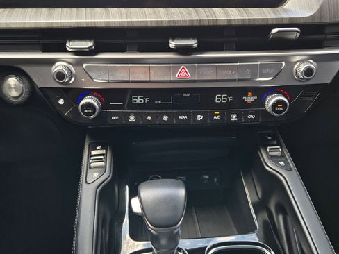 Used 2024 Kia Telluride EX w/ EX Captain's Chair Package AWD/4WD image 29