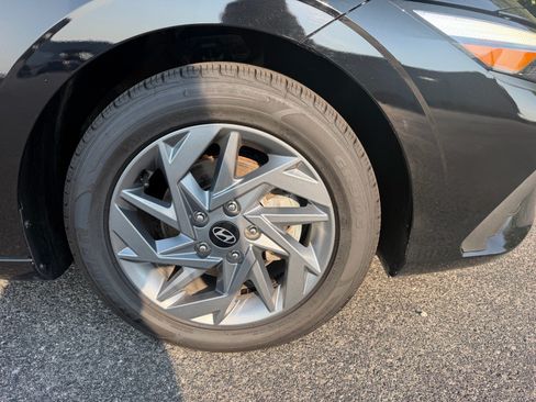 Used 2024 Hyundai Elantra SEL FWD image 18