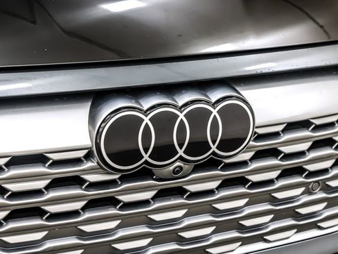 Used 2024 Audi Q8 e-tron Premium Plus image 14