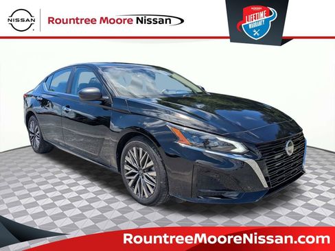 Used 2025 Nissan Altima 2.5 SV FWD image 1