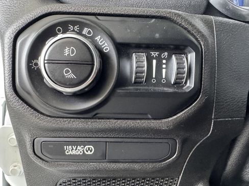 Used 2021 Jeep Gladiator Overland image 13