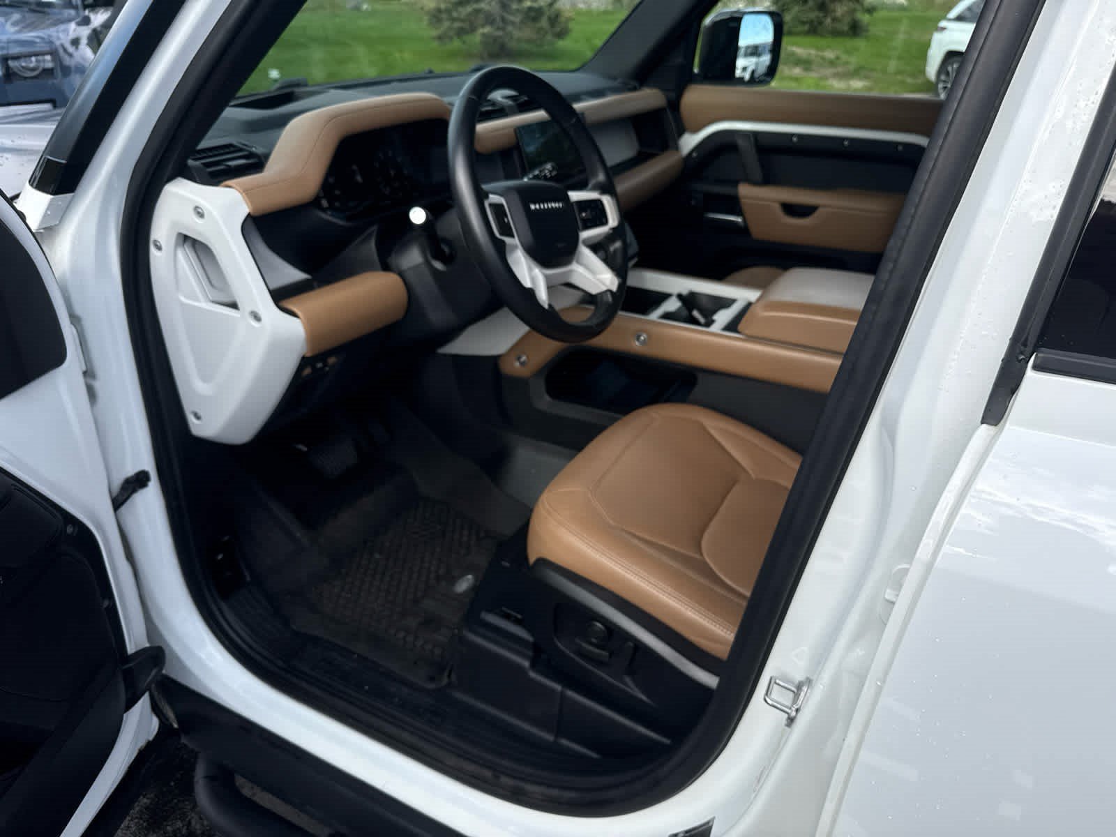 Certified 2025 Land Rover Defender 110 X-Dynamic SE AWD/4WD image 16