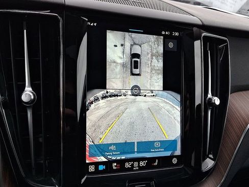 Used 2024 Volvo XC60 B5 Plus image 18