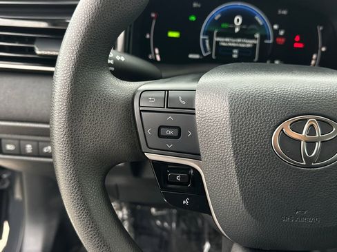 Used 2025 Toyota Camry LE image 19