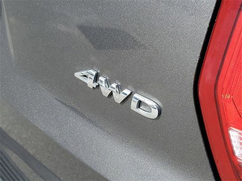 Used 2018 Ford Explorer XLT w/ Equipment Group 202A image 6