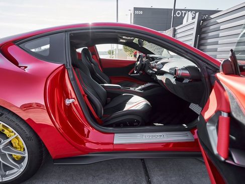 Used 2018 Ferrari 812 Superfast image 31