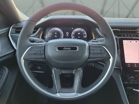 New 2025 Jeep Grand Cherokee Limited image 12