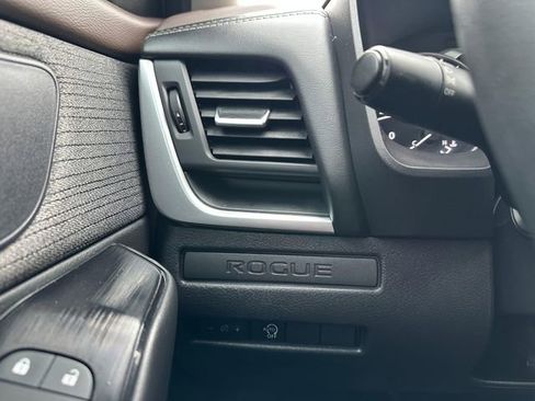 Used 2023 Nissan Rogue S image 18