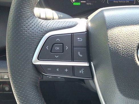 Used 2025 Toyota Sienna Platinum AWD/4WD image 22