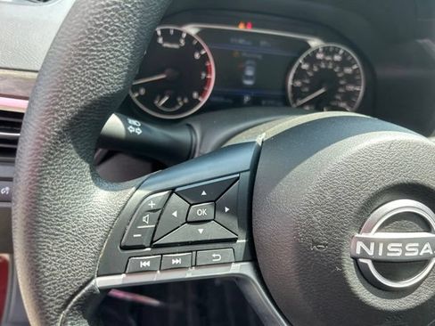 Used 2025 Nissan Altima 2.5 SV FWD image 18