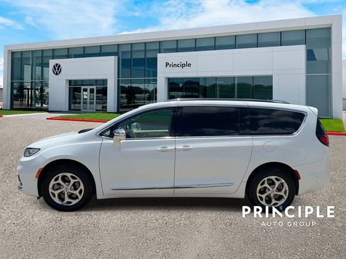 Used 2021 Chrysler Pacifica Limited w/ Premium & Safety Sphere Group AWD/4WD image 6