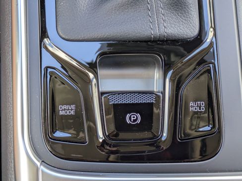 New 2026 Kia Carnival EX image 32