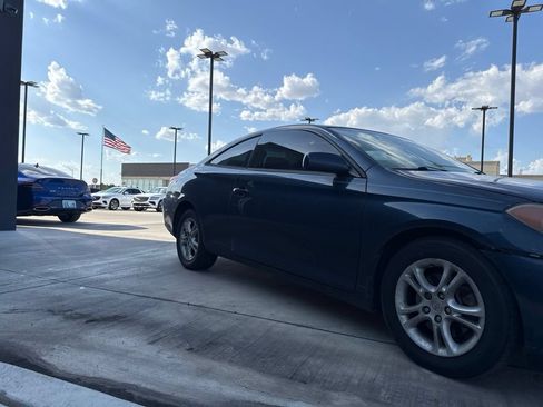 Used 2004 Toyota Solara SE FWD image 2
