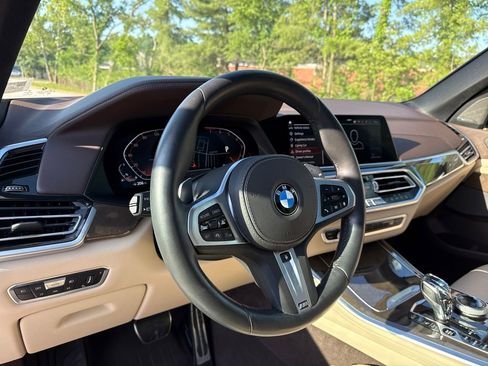 Used 2019 BMW X5 xDrive40i w/ M Sport Package AWD/4WD image 14