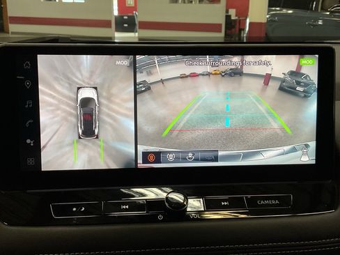 Used 2024 Nissan Rogue Platinum image 16