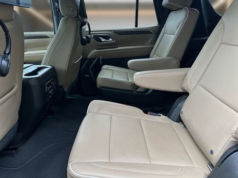 Used 2021 Chevrolet Tahoe Premier w/ Premium Package RWD image 18