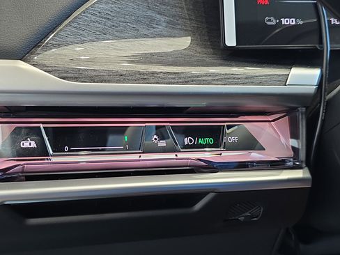 New 2025 BMW i7 M70 w/ Executive Package image 31