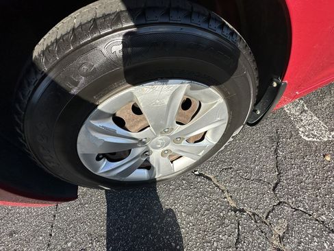 Used 2016 Hyundai Elantra SE image 12