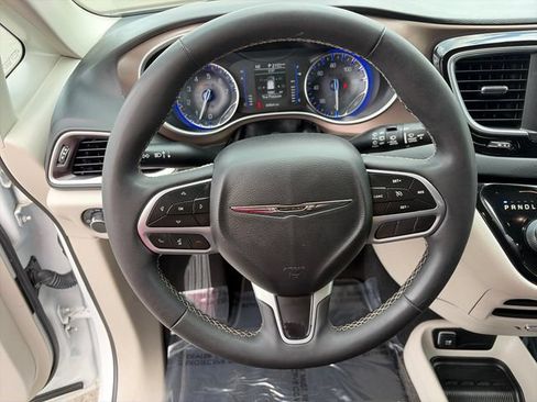 Used 2022 Chrysler Voyager LX FWD image 28