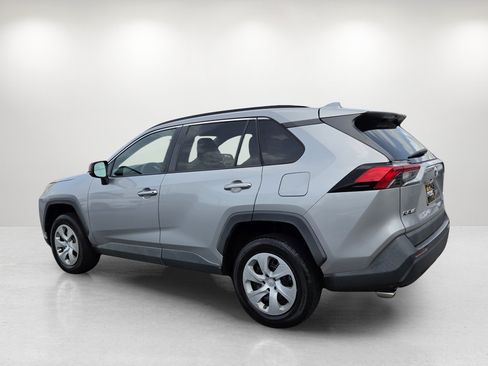 Used 2019 Toyota RAV4 LE FWD image 7