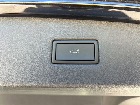 Certified 2024 Volkswagen Tiguan SE R-Line image 46