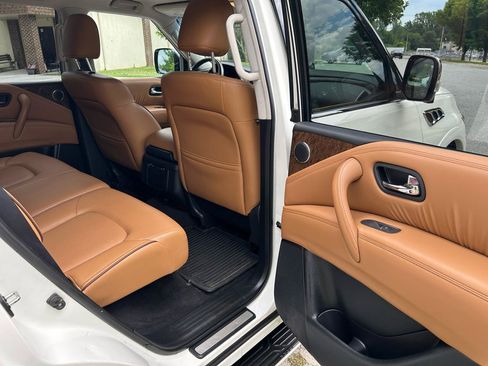 Used 2016 INFINITI QX80 4WD w/ All Season Package image 17