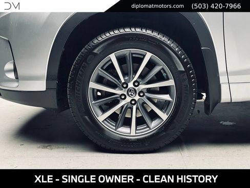 Used 2018 Toyota Highlander XLE AWD/4WD image 36