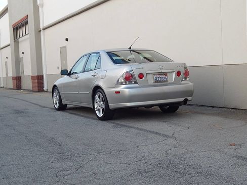 Used 2002 Lexus IS 300 image 5