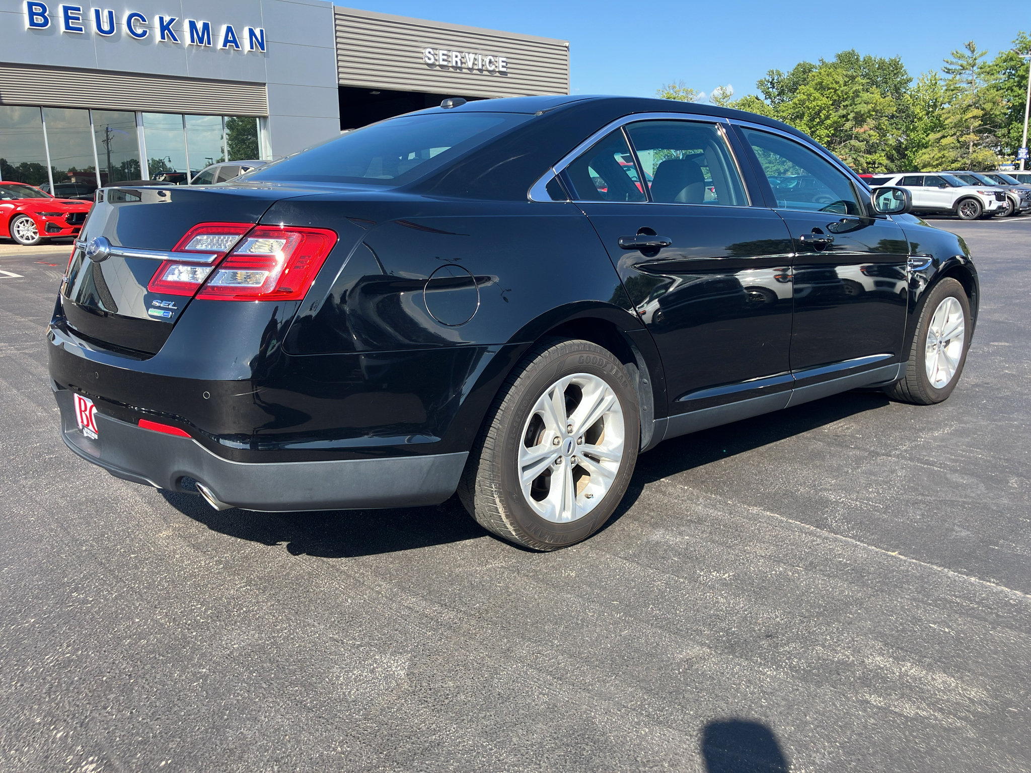 Used 2017 Ford Taurus SEL AWD/4WD image 6