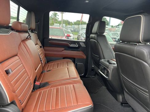 Used 2024 GMC Sierra 2500 Denali Ultimate AWD/4WD image 11