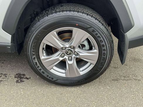 Used 2025 Toyota RAV4 XLE AWD/4WD image 11