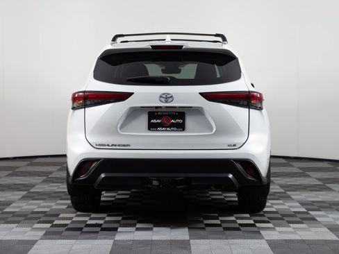 Used 2022 Toyota Highlander XLE FWD image 6