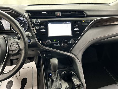 Used 2019 Toyota Camry LE w/ Convenience Package FWD image 18