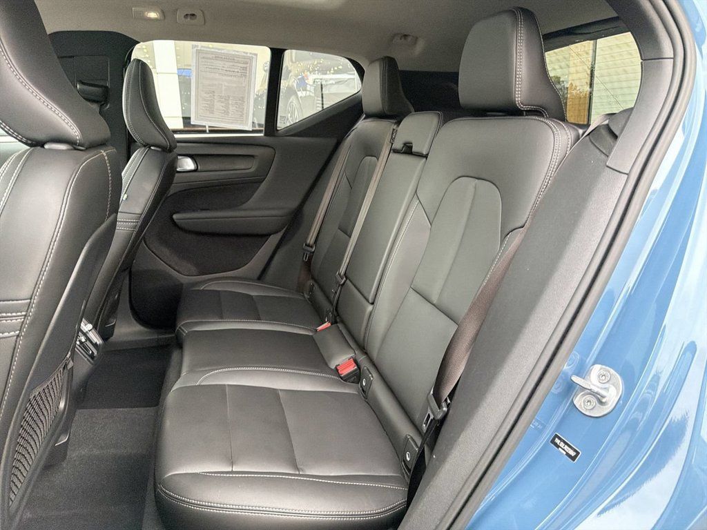 Certified 2024 Volvo XC40 B5 Plus w/ Climate Package AWD/4WD image 23
