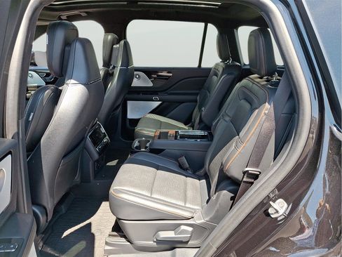 Certified 2025 Lincoln Aviator Black Label w/ Jet Appearance Package AWD/4WD image 8