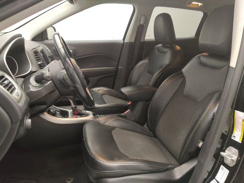 Used 2018 Jeep Compass Latitude w/ Popular Equipment Group AWD/4WD image 17