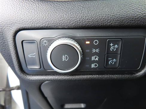 Used 2022 Ford Explorer XLT w/ Equipment Group 202A AWD/4WD image 19