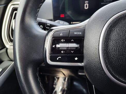 Used 2024 Kia Sorento S image 17