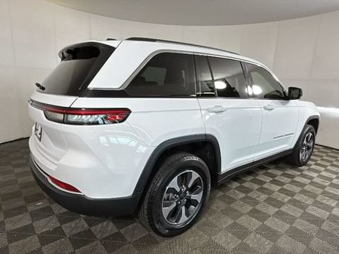 Used 2022 Jeep Grand Cherokee Limited 4xe w/ Luxury Tech Group II AWD/4WD image 2