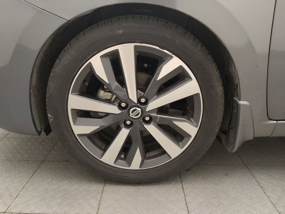 Used 2020 Nissan Versa SR w/ Convenience Package FWD image 31