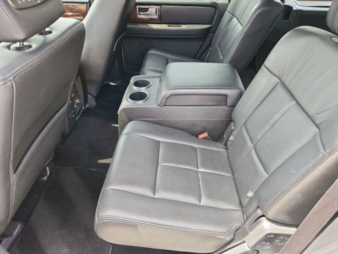 Used 2014 Lincoln Navigator 4WD image 12