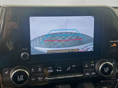 Certified 2024 Toyota Highlander XLE image 14