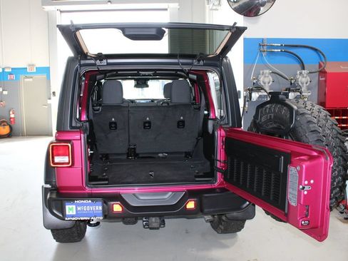 Used 2024 Jeep Wrangler Unlimited Sport AWD/4WD image 26