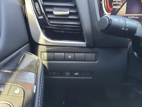 Used 2024 Nissan Rogue SL w/ SL Premium Package FWD image 14