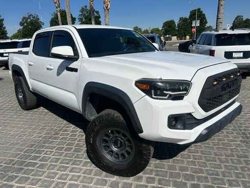 Used 2019 Toyota Tacoma TRD Off-Road w/ Technology Package AWD/4WD image 1
